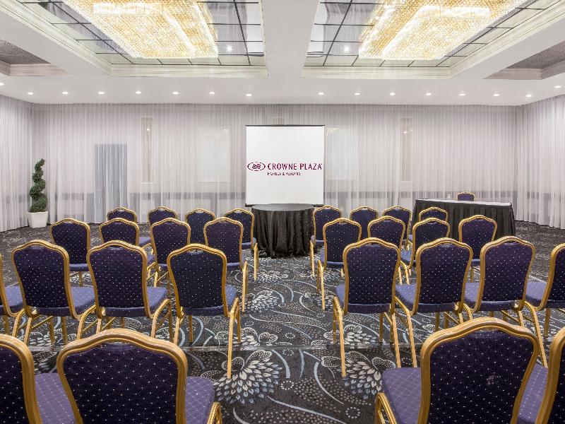 Armon Plaza Montreal Airport by IHG image
