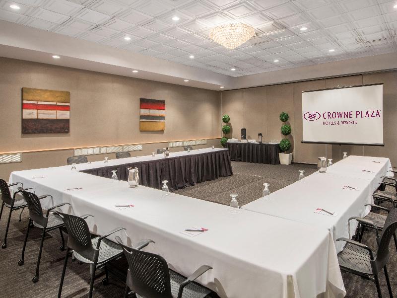 Armon Plaza Montreal Airport by IHG image