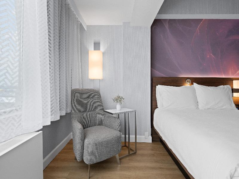 Armon Plaza Montreal Airport by IHG image