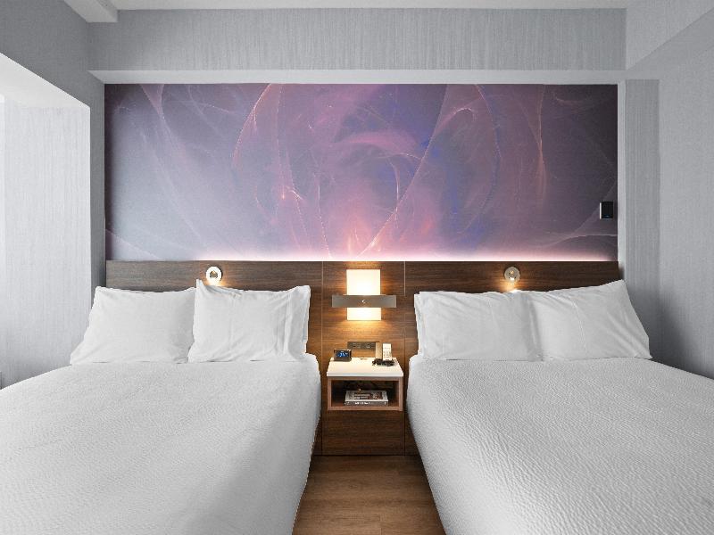Armon Plaza Montreal Airport by IHG image