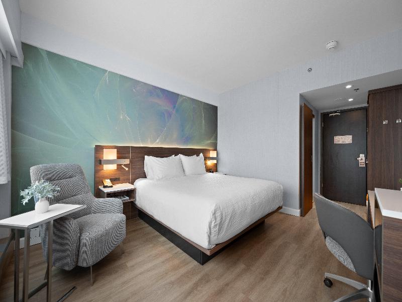Armon Plaza Montreal Airport by IHG image