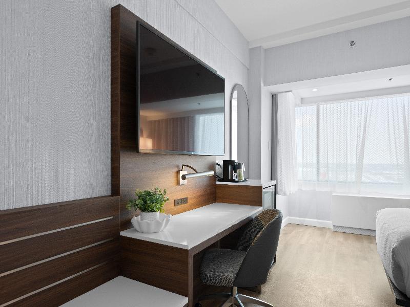 Armon Plaza Montreal Airport by IHG image