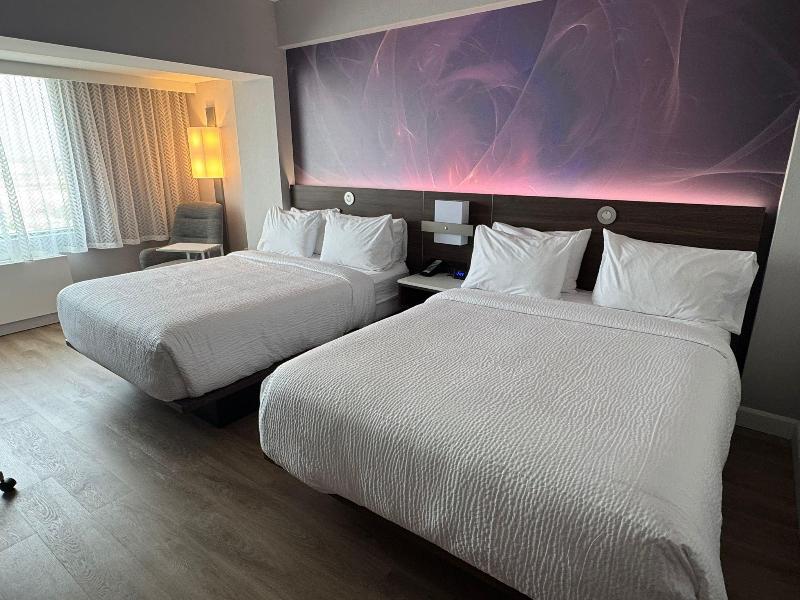 Armon Plaza Montreal Airport by IHG image