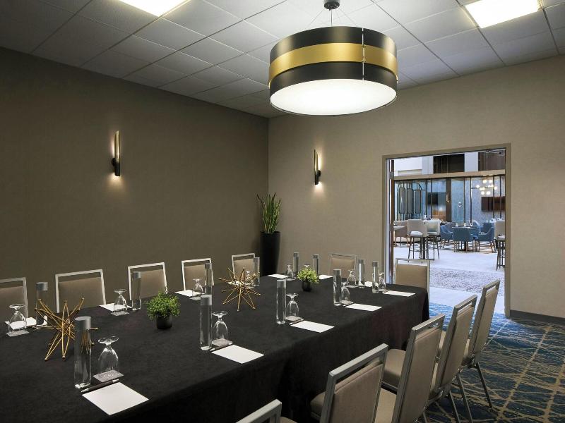 Sheraton Chicago O'Hare Airport Hotel image