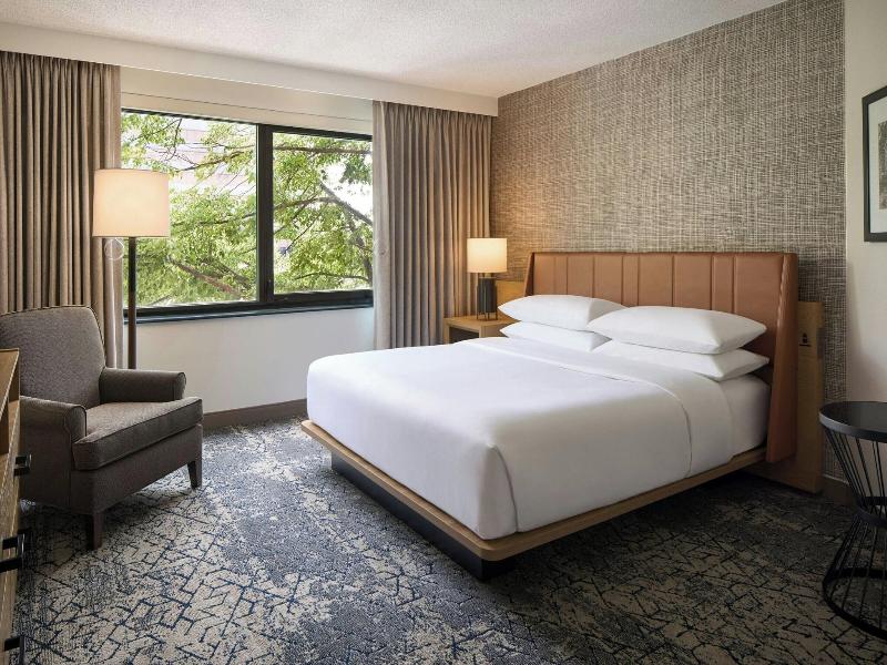 Sheraton Chicago O'Hare Airport Hotel image