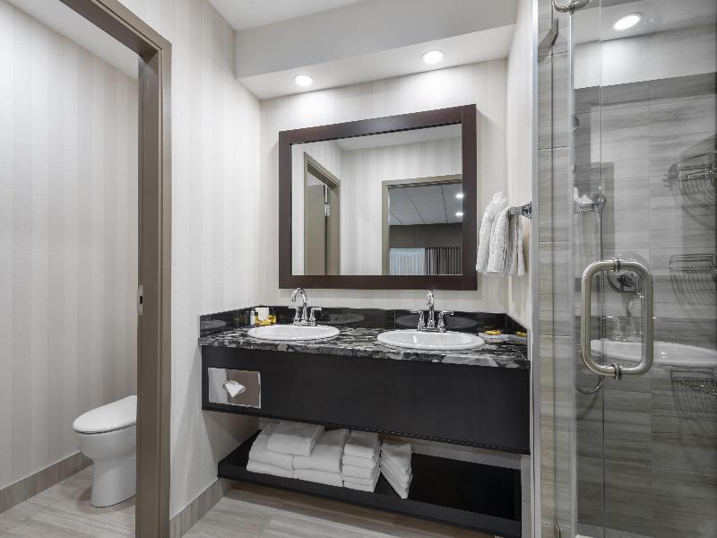 Best Western Port O'Call Hotel Calgary image