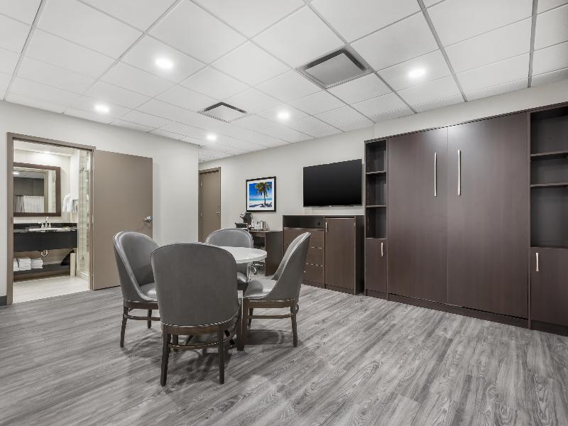 Best Western Port O'Call Hotel Calgary image