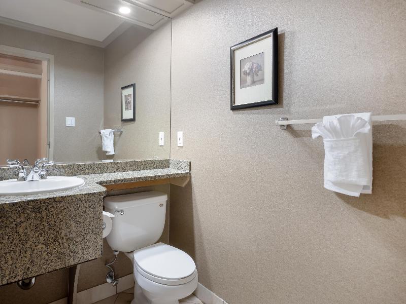 Best Western Port O'Call Hotel Calgary image
