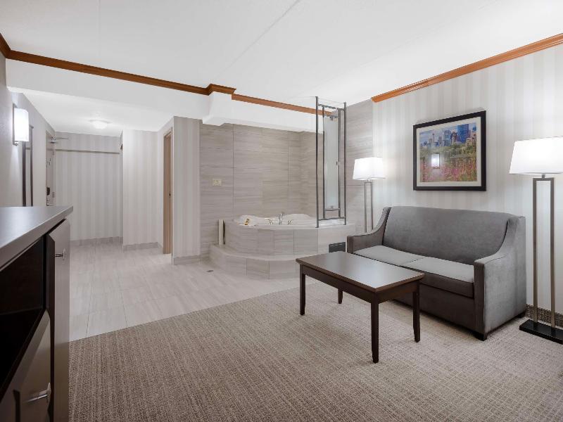 Best Western Port O'Call Hotel Calgary image