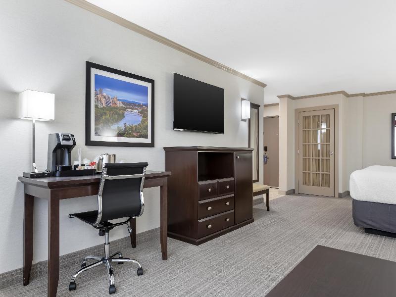Best Western Port O'Call Hotel Calgary image