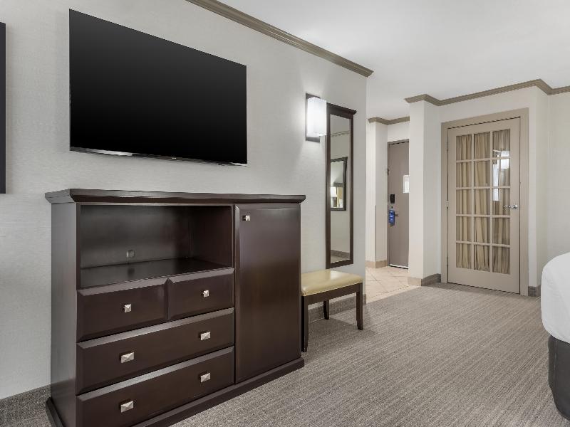 Best Western Port O'Call Hotel Calgary image
