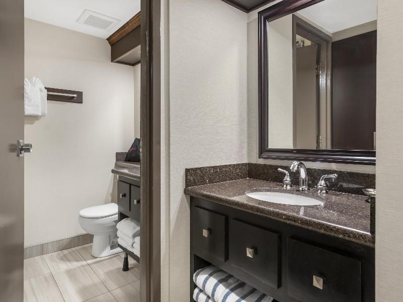 Best Western Port O'Call Hotel Calgary image