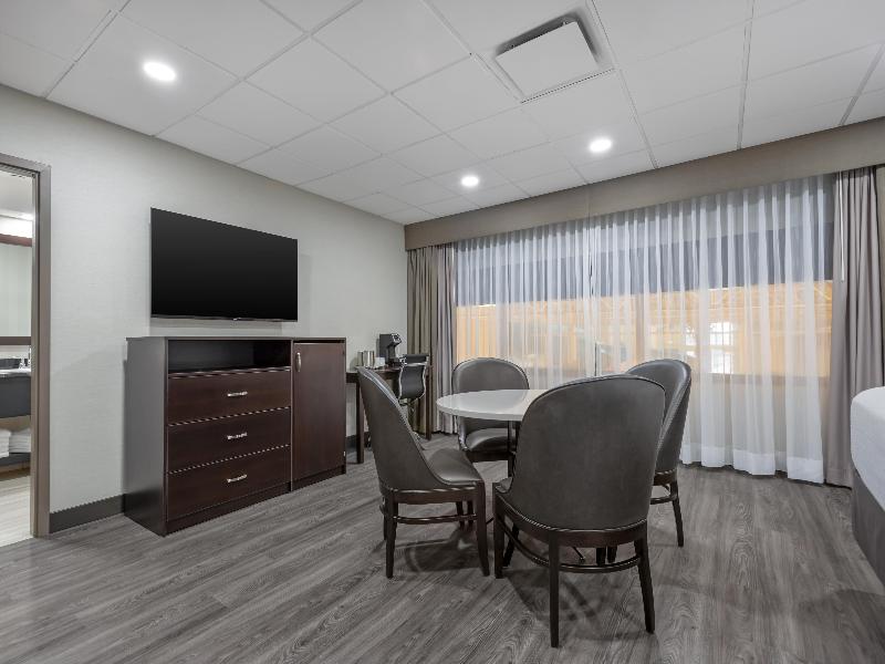Best Western Port O'Call Hotel Calgary image