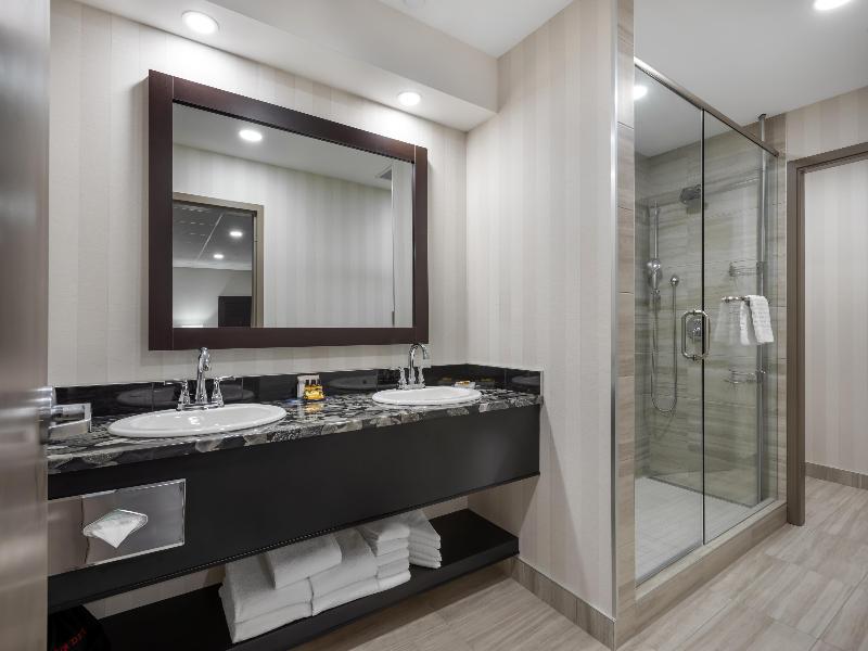 Best Western Port O'Call Hotel Calgary image