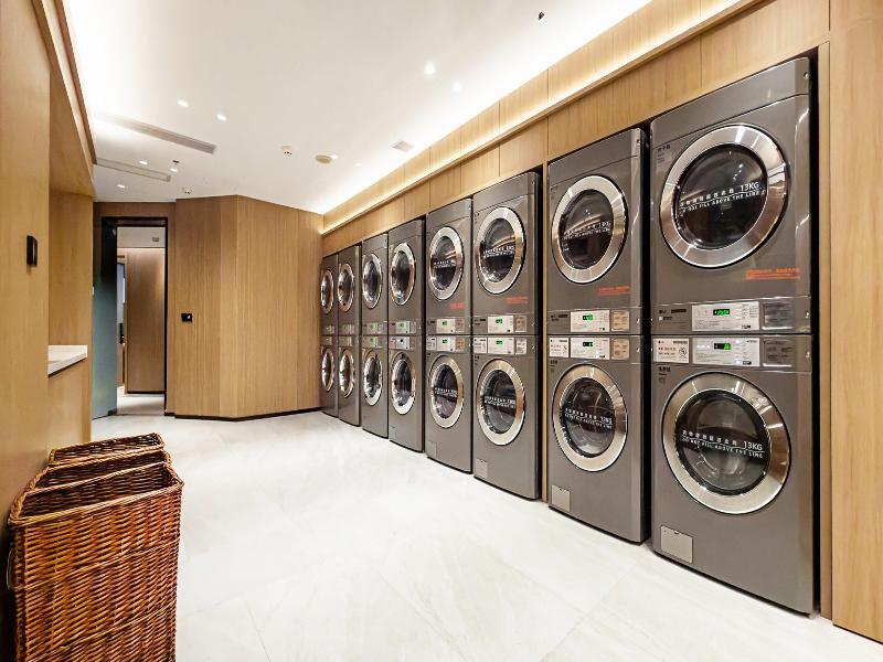 Holiday Inn Shanghai Nanjing Road image