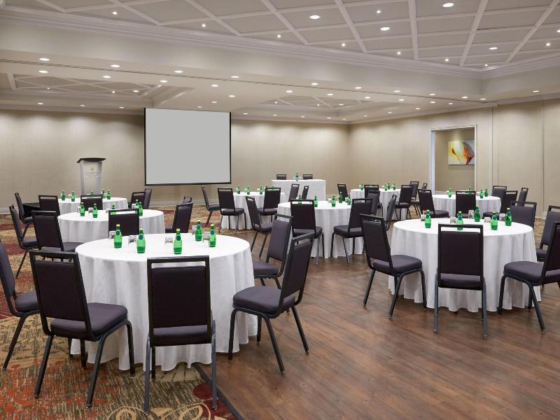 Sheraton Parkway Toronto North Hotel & Suites — photo 61