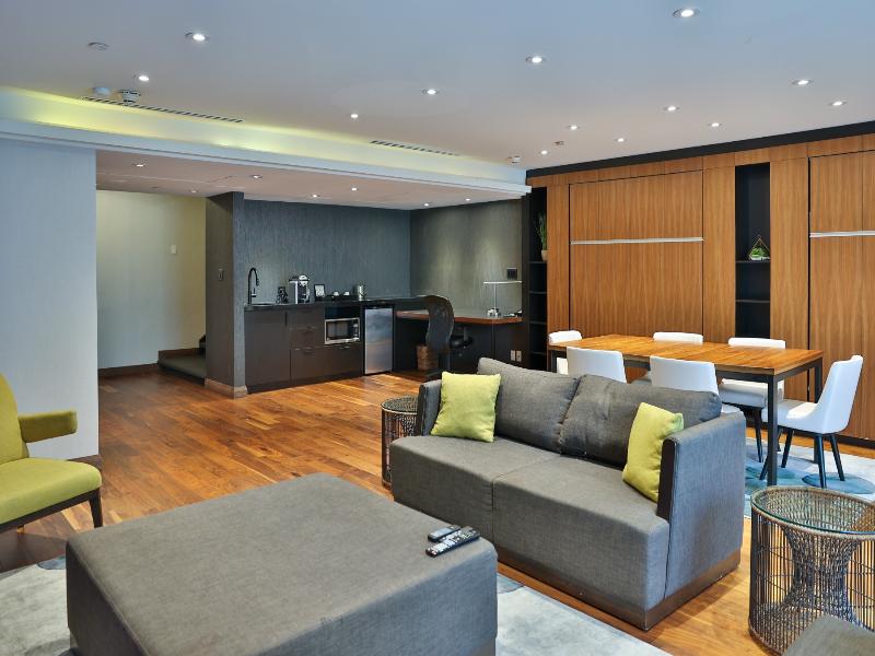 Stay in style at Hotel Bonaventure Montreal