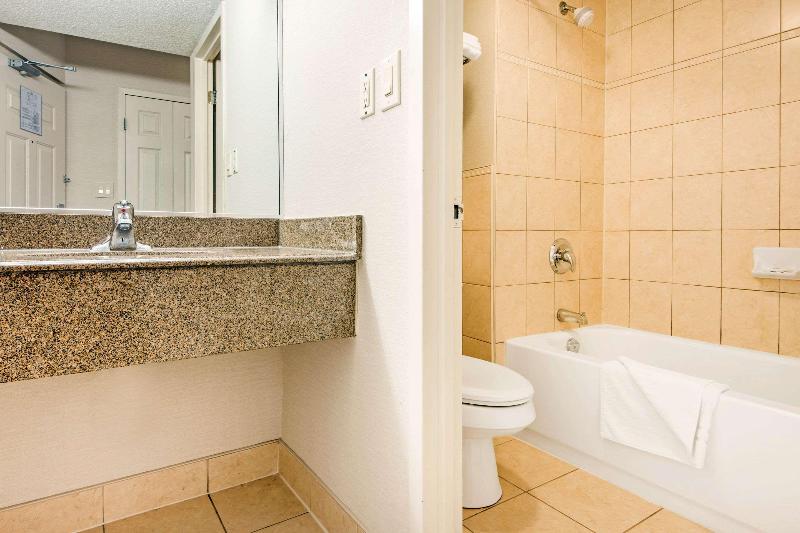 Comfort Inn Fallsview Niagara image