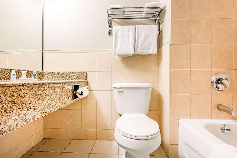 Comfort Inn Fallsview Niagara image