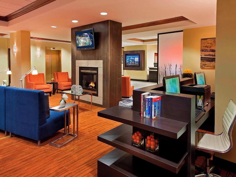 Courtyard By Marriott Toronto Airport image