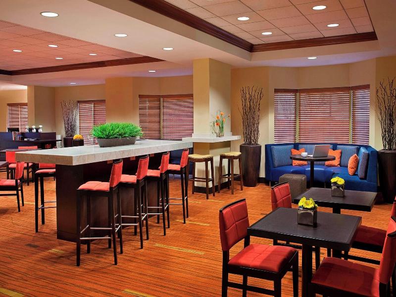 Courtyard By Marriott Toronto Airport image