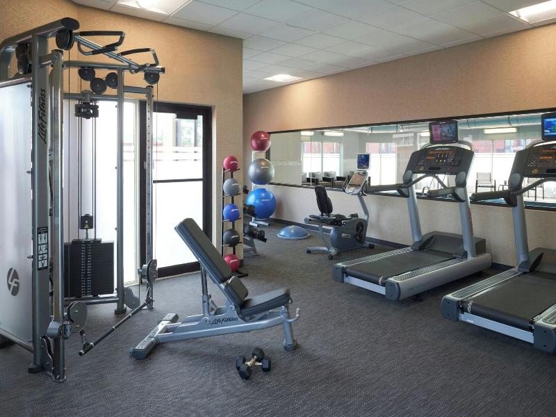 Courtyard By Marriott Toronto Airport image