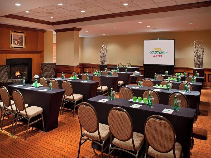 Courtyard By Marriott Toronto Airport image