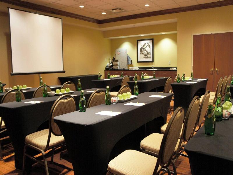 Courtyard By Marriott Toronto Airport image
