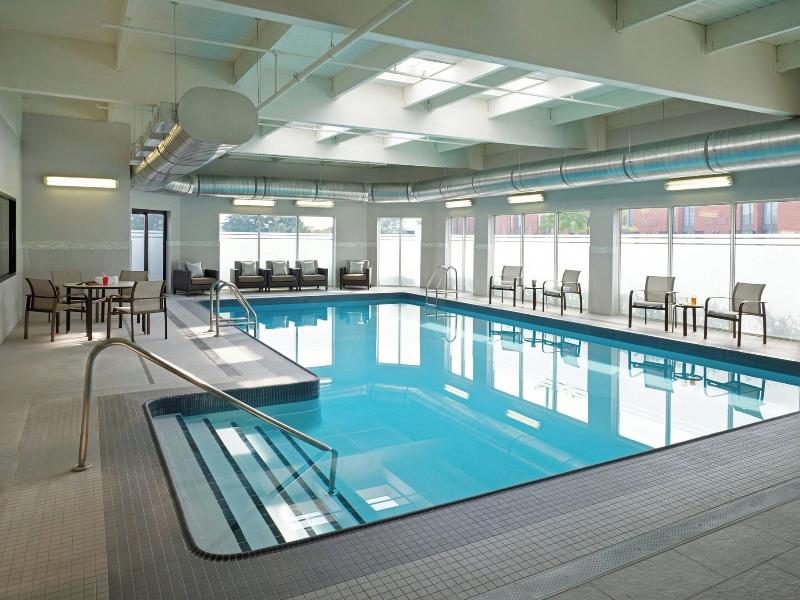 Courtyard By Marriott Toronto Airport image