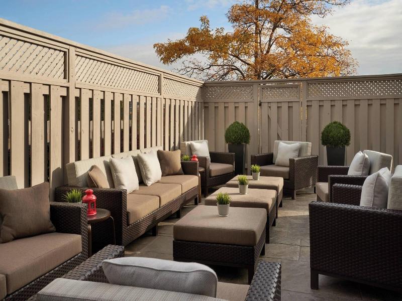 Courtyard By Marriott Toronto Airport image