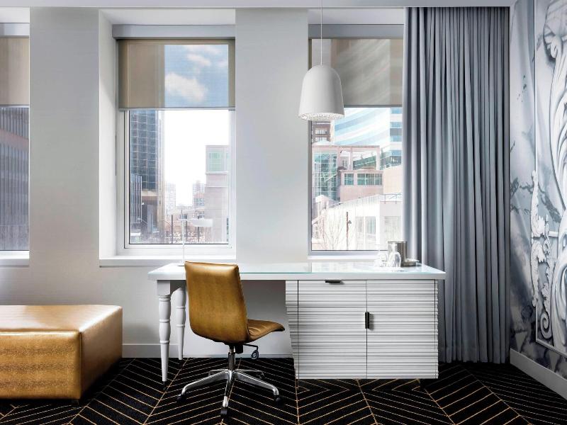 W Montreal image