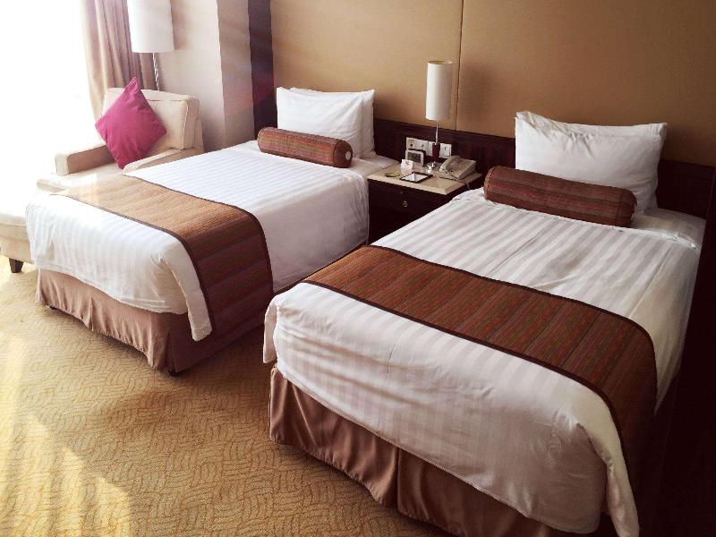 Howard Johnson Huaihai Hotel Shanghai image