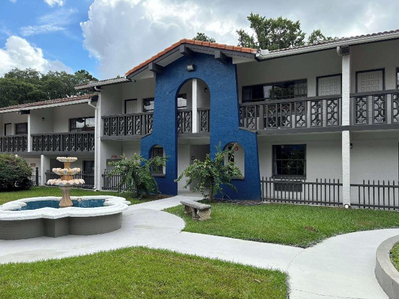 La Casa Inn And Suites