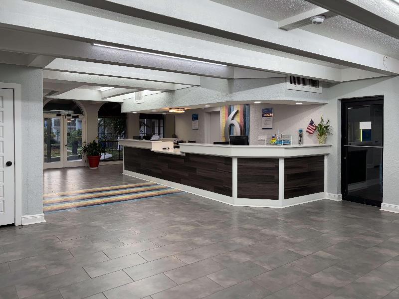 La Casa Inn And Suites image