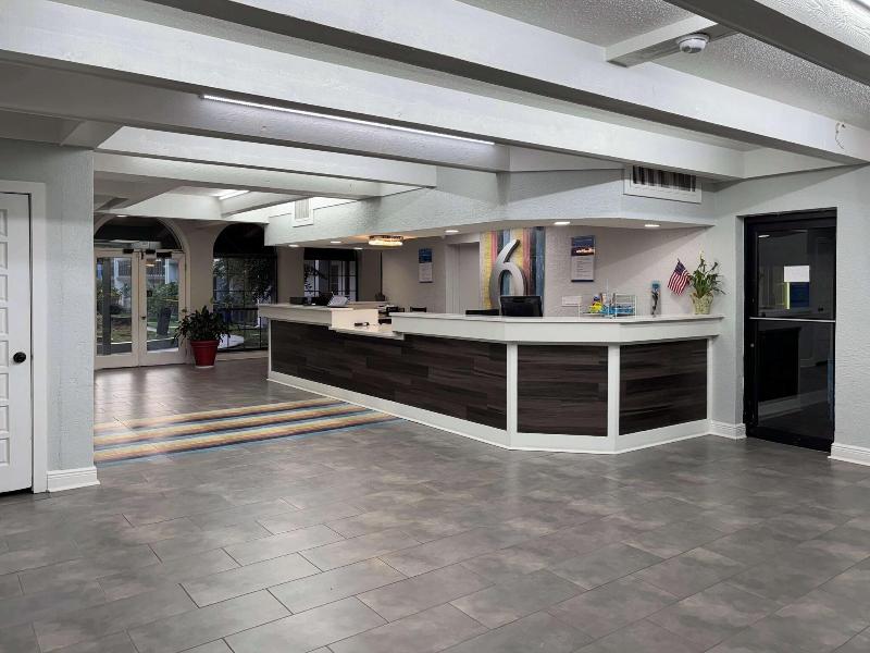 La Casa Inn And Suites