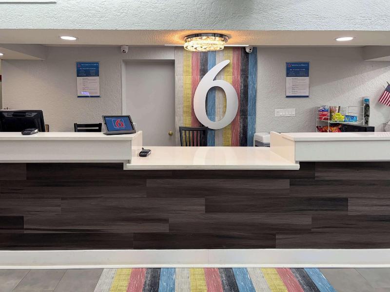 La Casa Inn And Suites