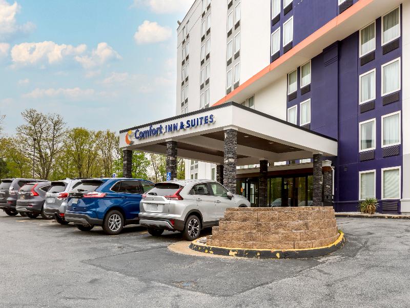 Comfort Inn & Suites Alexandria Area image