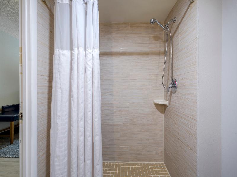 Comfort Inn & Suites Alexandria Area image