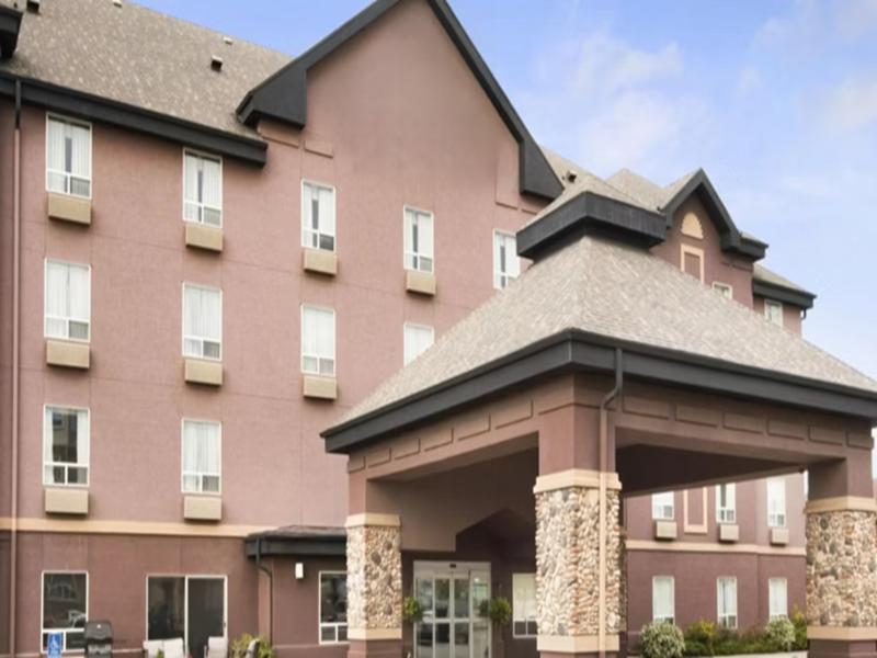 Prairie Crest Calgary Airport by IHG image