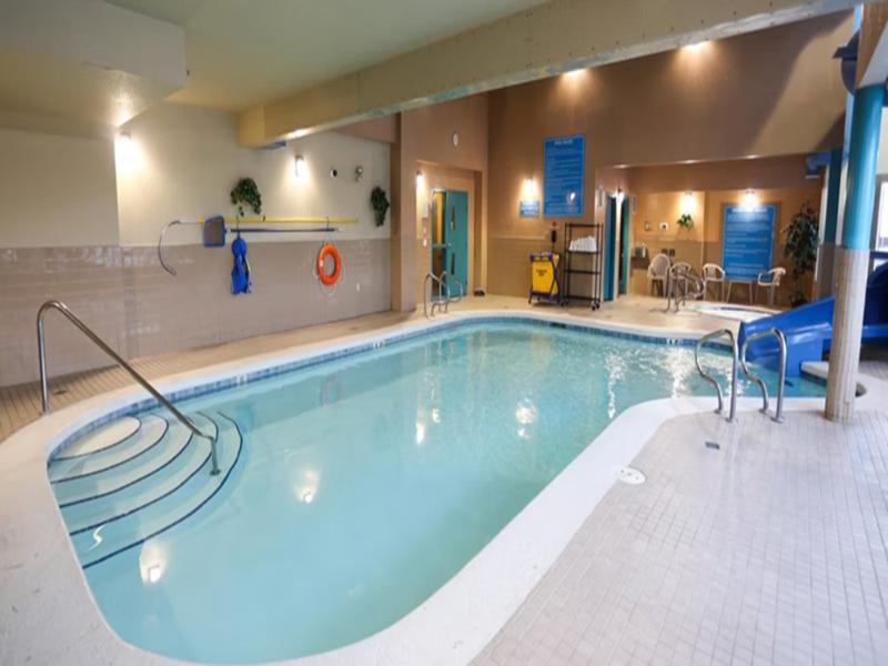 Prairie Crest Calgary Airport by IHG image