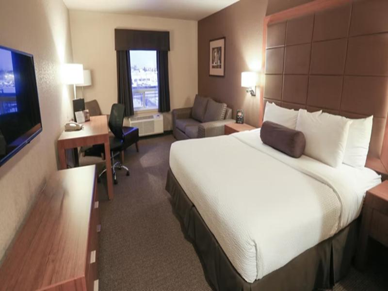 Prairie Crest Calgary Airport by IHG image