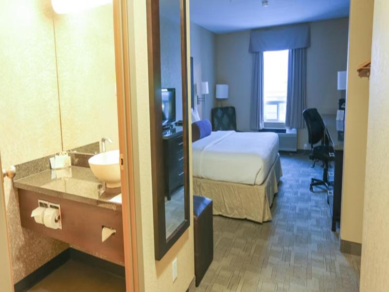 Prairie Crest Calgary Airport by IHG image