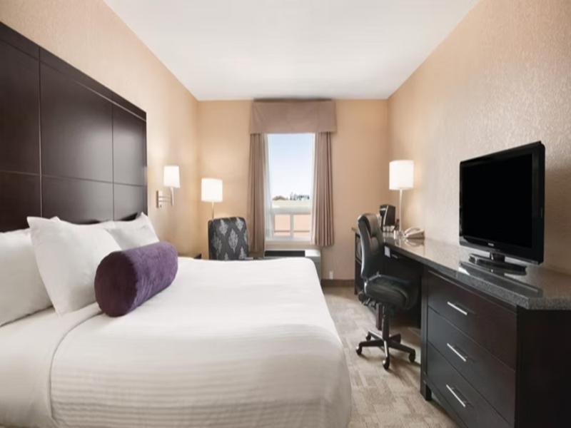 Prairie Crest Calgary Airport by IHG image