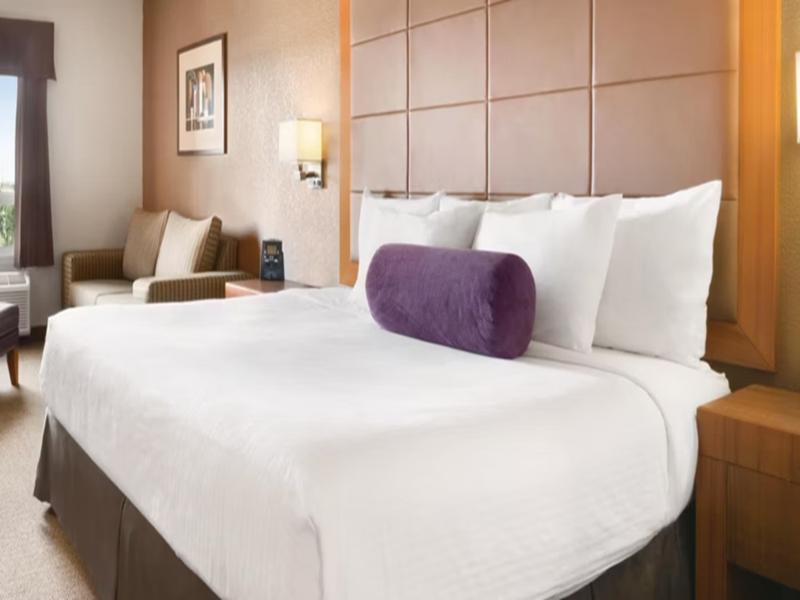 Prairie Crest Calgary Airport by IHG image