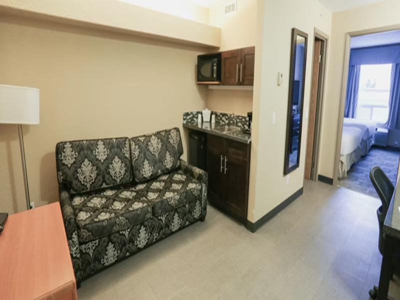 Prairie Crest Calgary Airport by IHG image