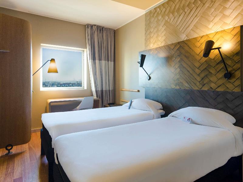 Ibis Casablanca City Center image