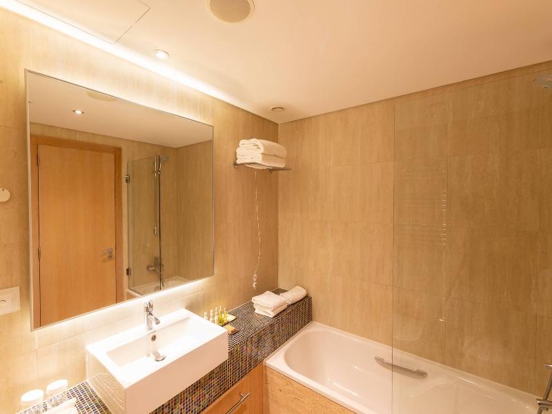 Hilton Vilamoura As Cascatas Golf Resort & Spa image
