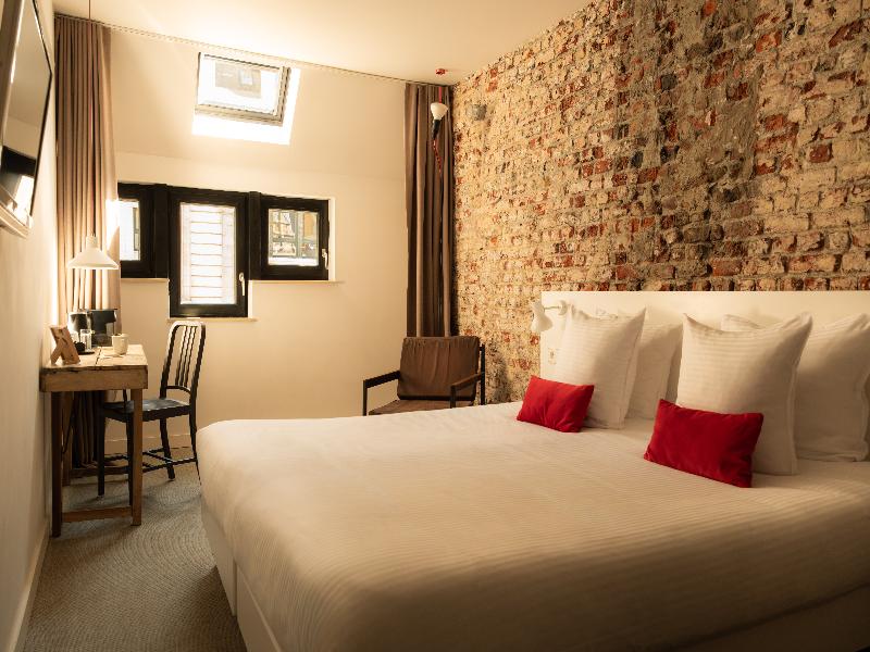 9Hotel Central image