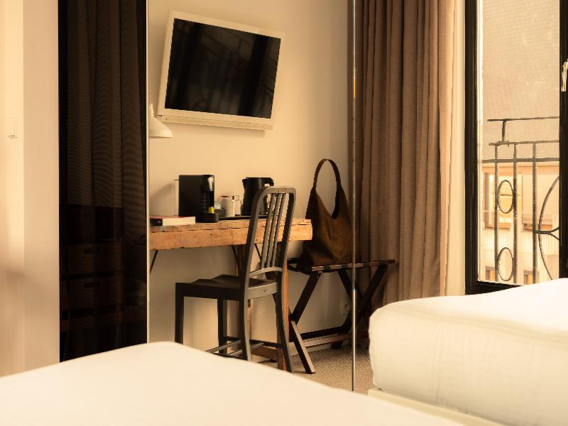 9Hotel Central image
