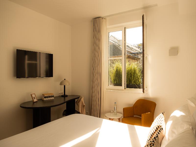 9Hotel Sablon image